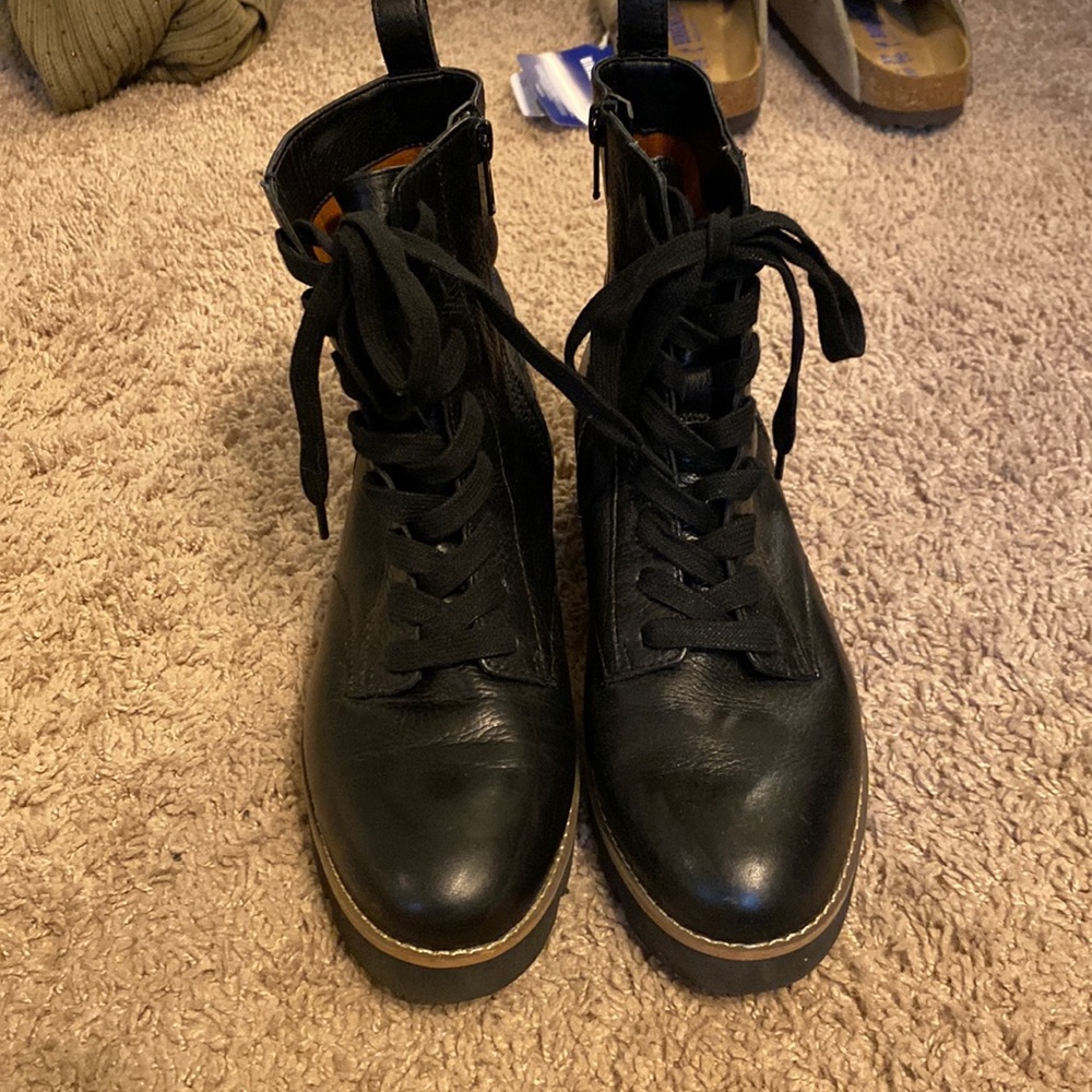 Vionic womens lani lace up boot size 6.5